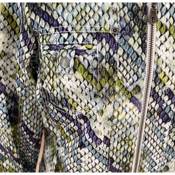 Mob jacket with reptile design by Chicos 2 (10). - Picture 5 of 13